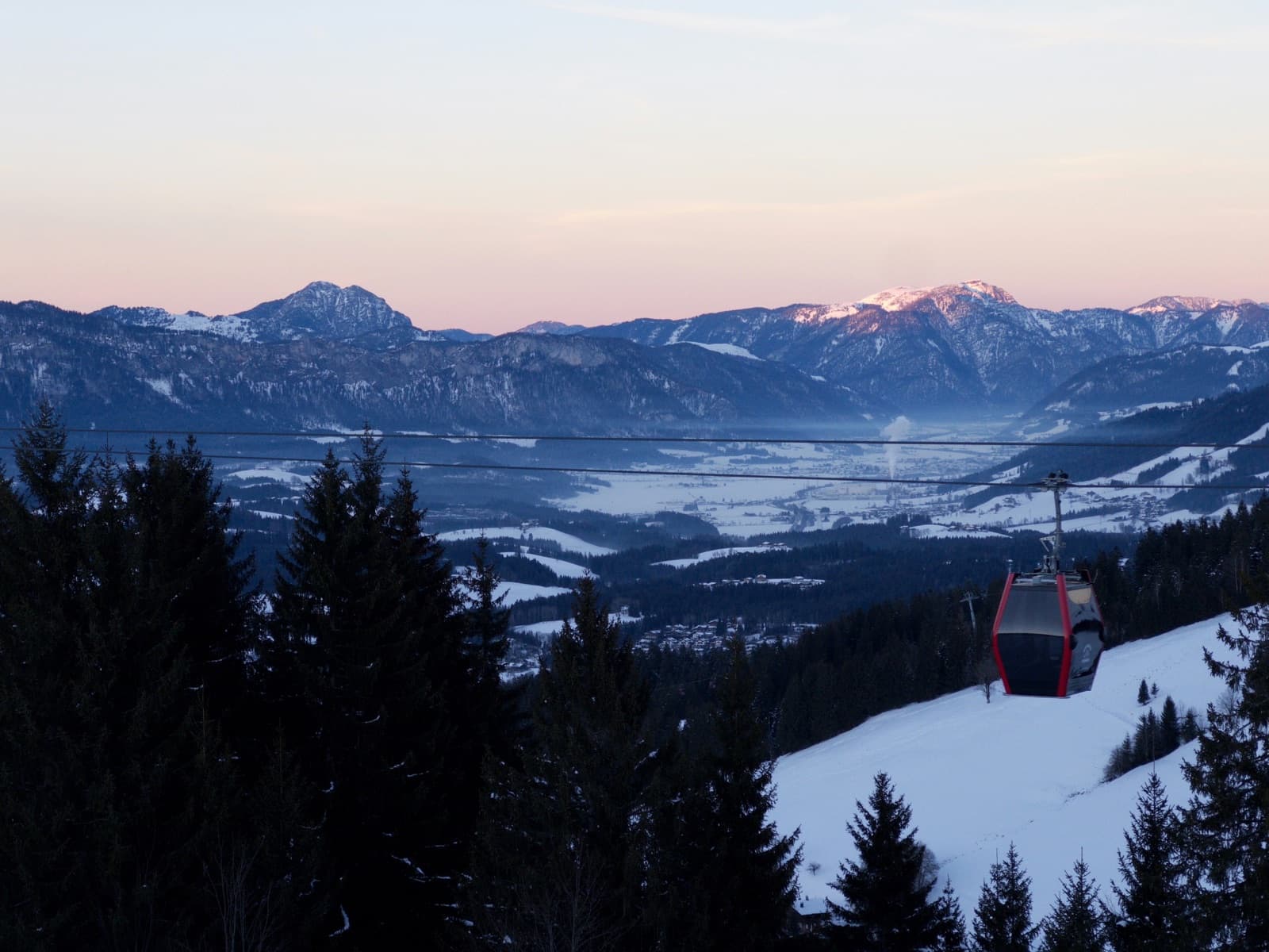 Kitzbühel and the surrounding peaks at dusk